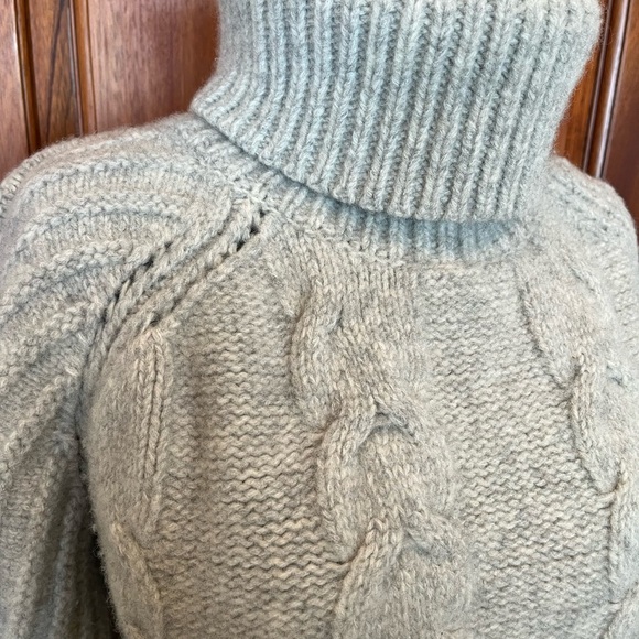 Sundance S Light Gray Cowl Neck Cropped THICK 100 % Merino Wool Cable Sweater - Picture 2 of 10